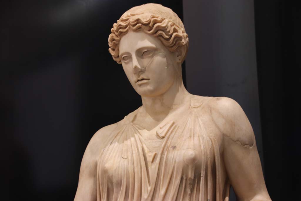 Villa dei Papiri, Herculaneum. September 2021.
Detail of statue of Peplophoros/Demeter found in area of collapsed “monumental structure”. Photo courtesy of Klaus Heese.